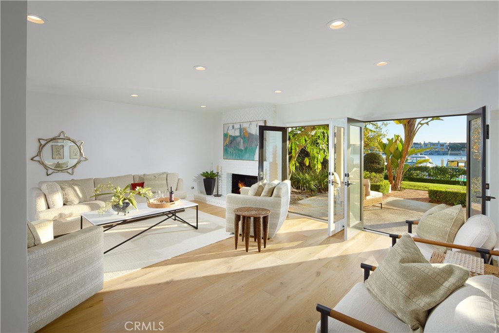 2572 Bayshore
