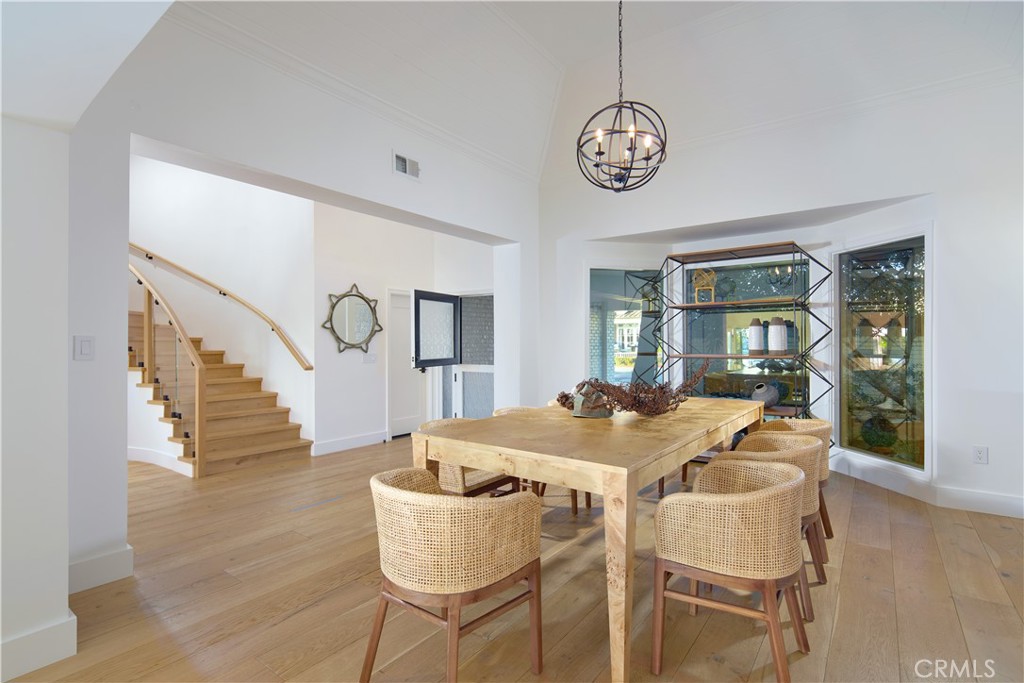 2572 Bayshore