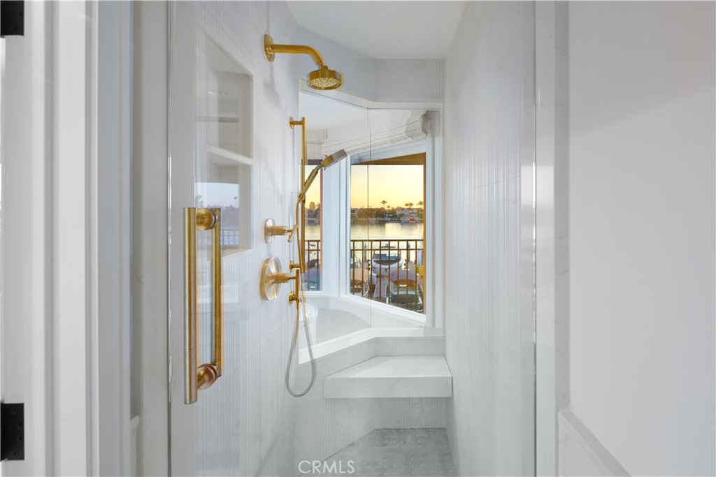2572 Bayshore