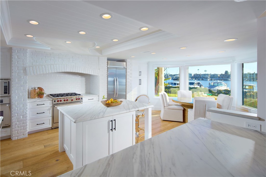 2572 Bayshore