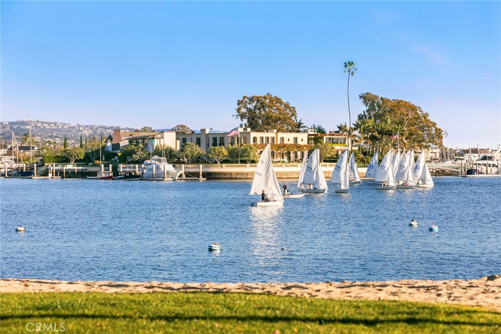 2572 Bayshore