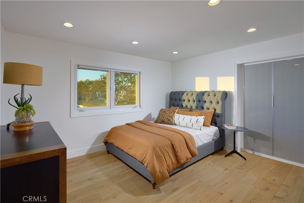 2572 Bayshore
