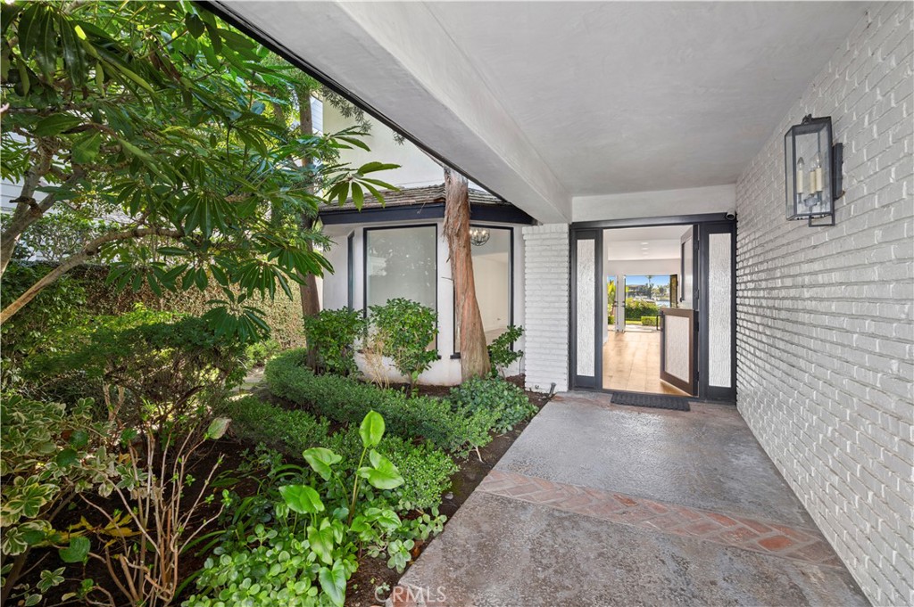 2572 Bayshore