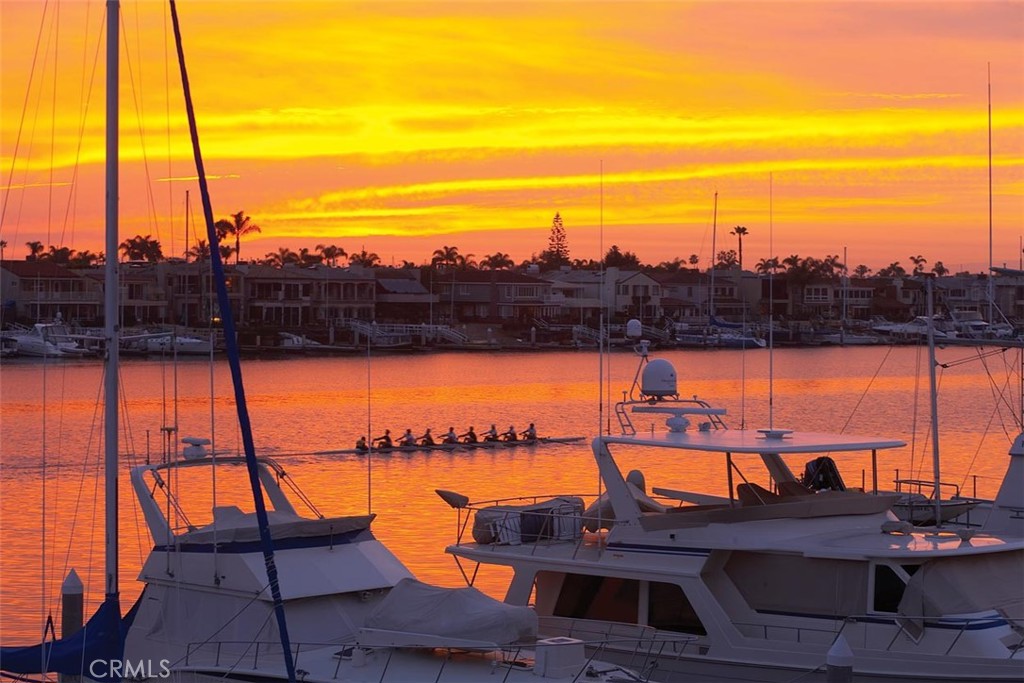 2572 Bayshore