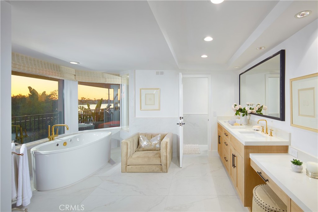 2572 Bayshore
