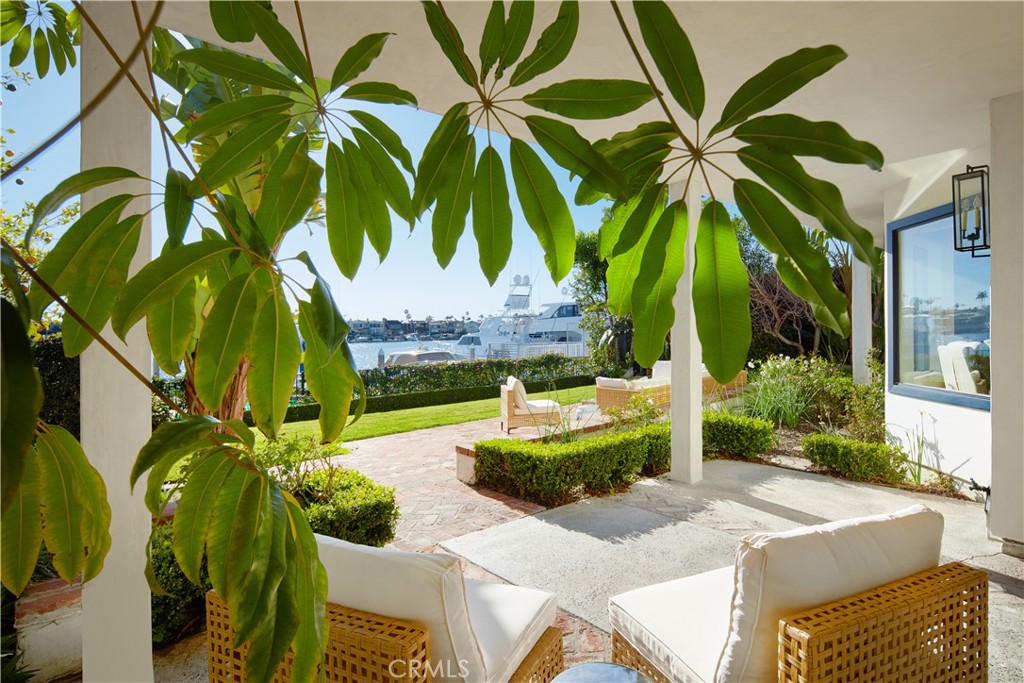 2572 Bayshore