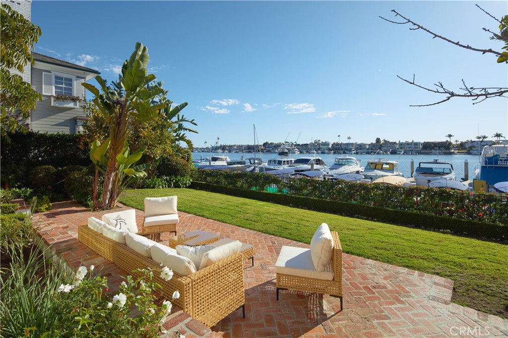 2572 Bayshore