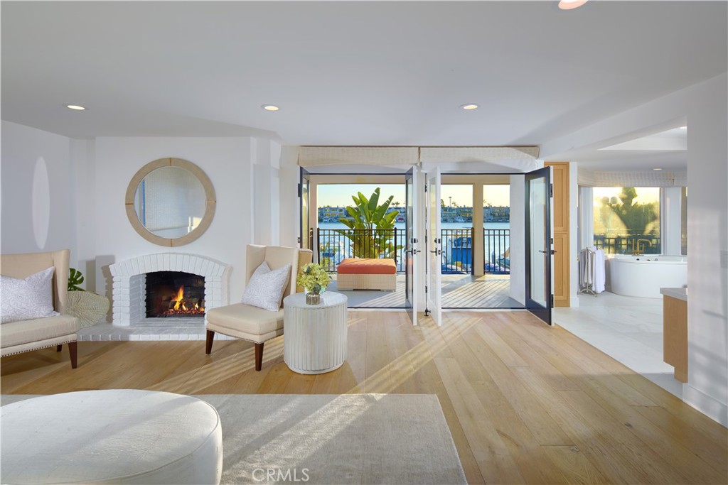 2572 Bayshore
