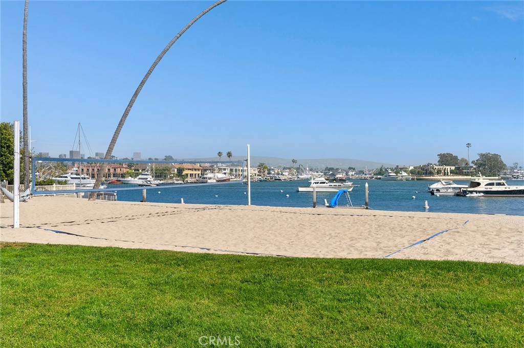 2572 Bayshore