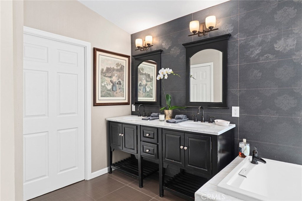 5850 Via Del Bisonte