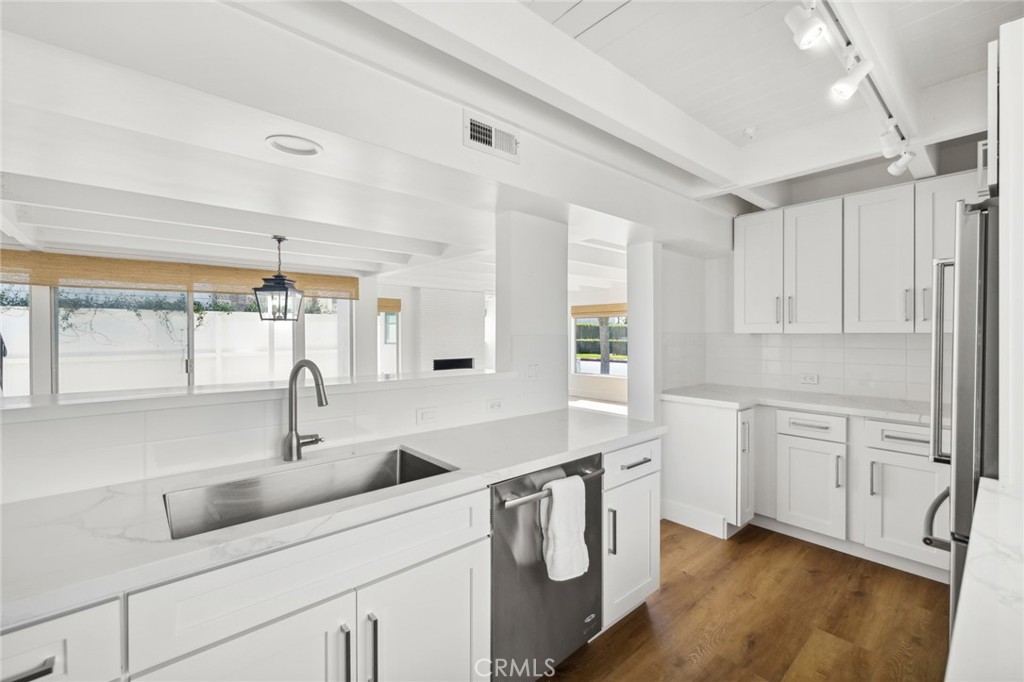2551 Bayshore Drive