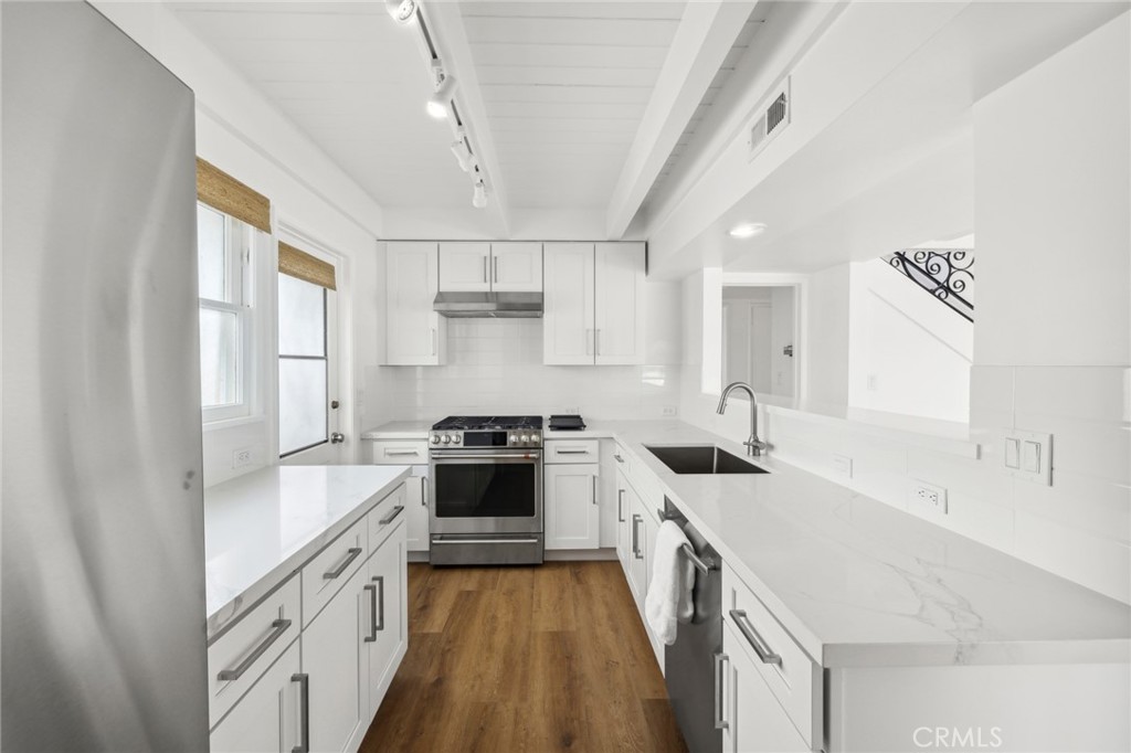 2551 Bayshore Drive