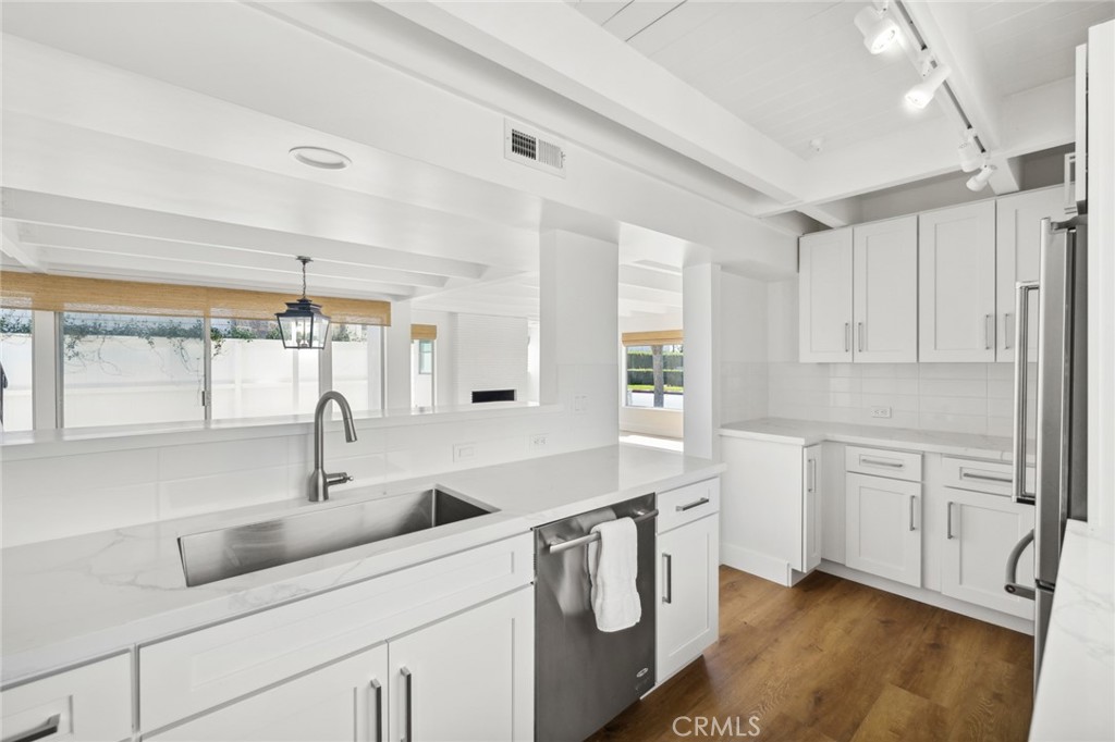 2551 Bayshore Drive