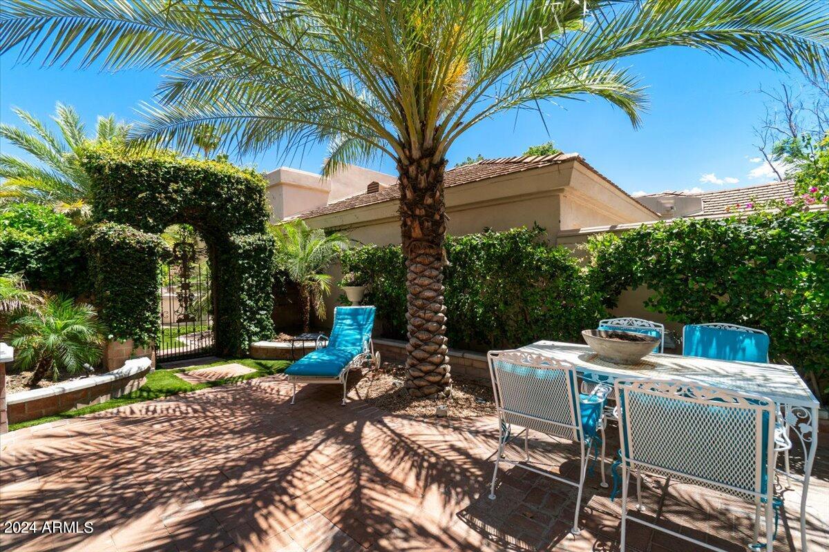 7799 E OAKSHORE Drive