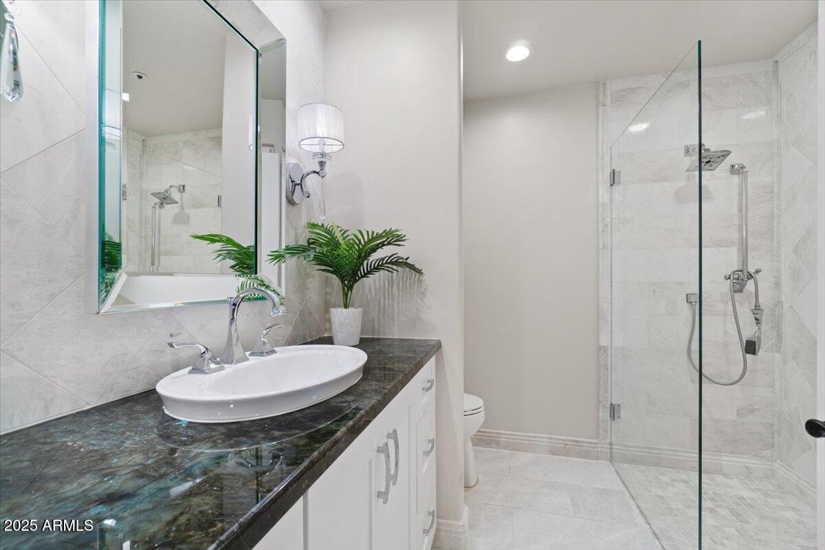 7799 E OAKSHORE Drive