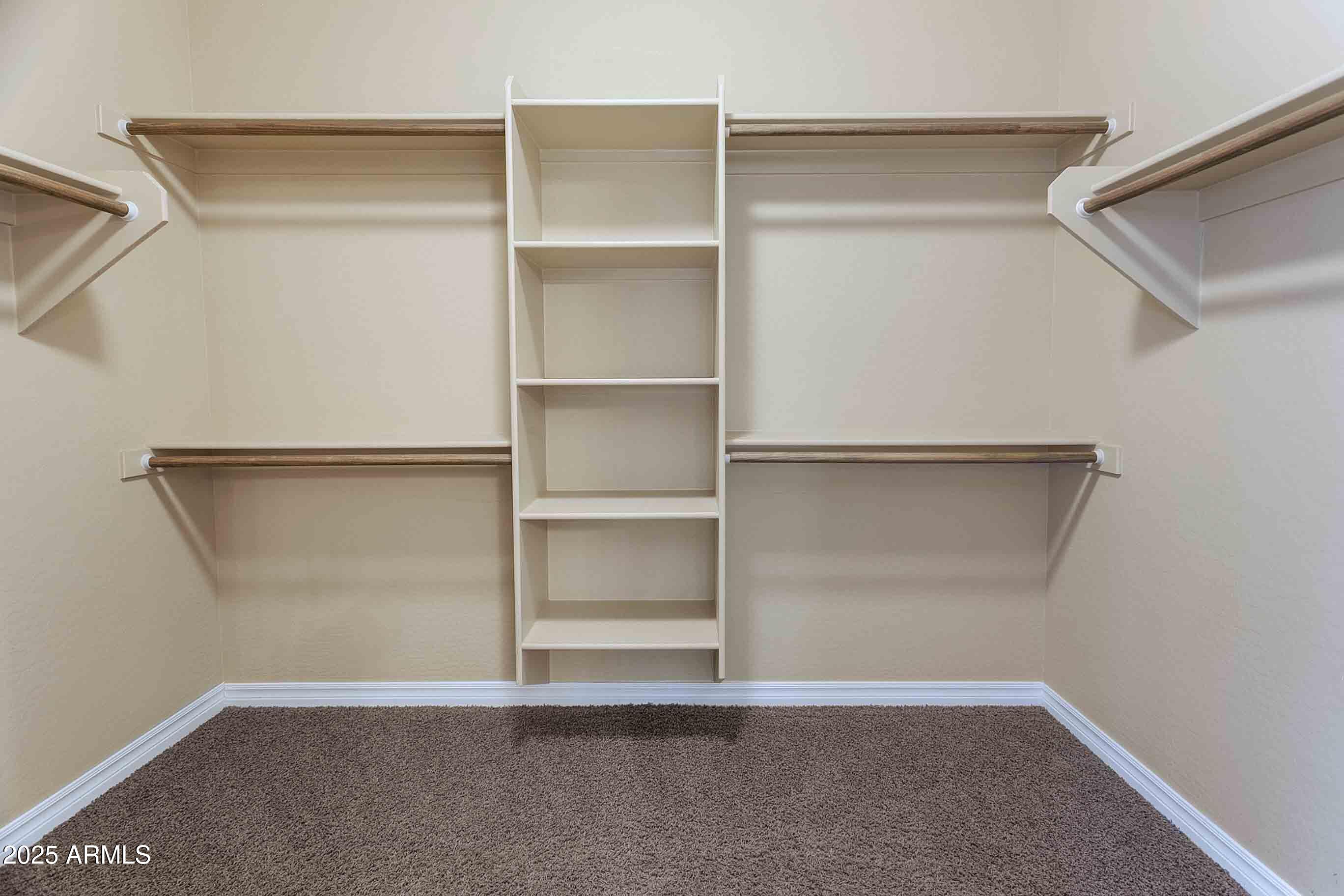 2736 E Sourwood Drive