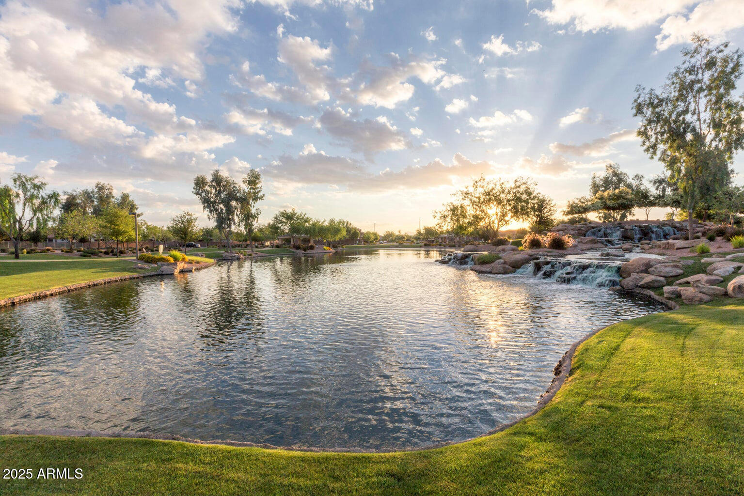 2736 E Sourwood Drive