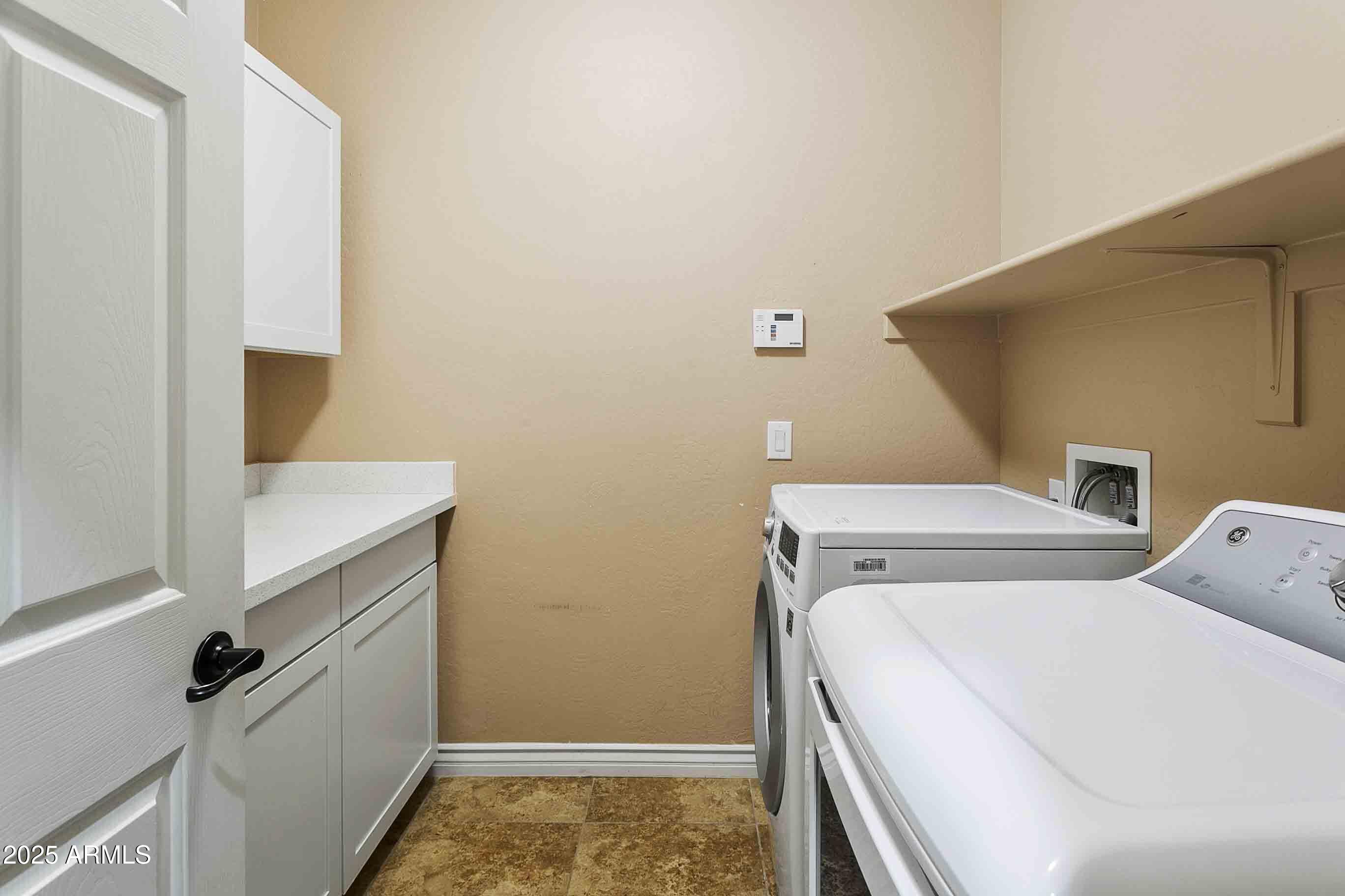 2736 E Sourwood Drive