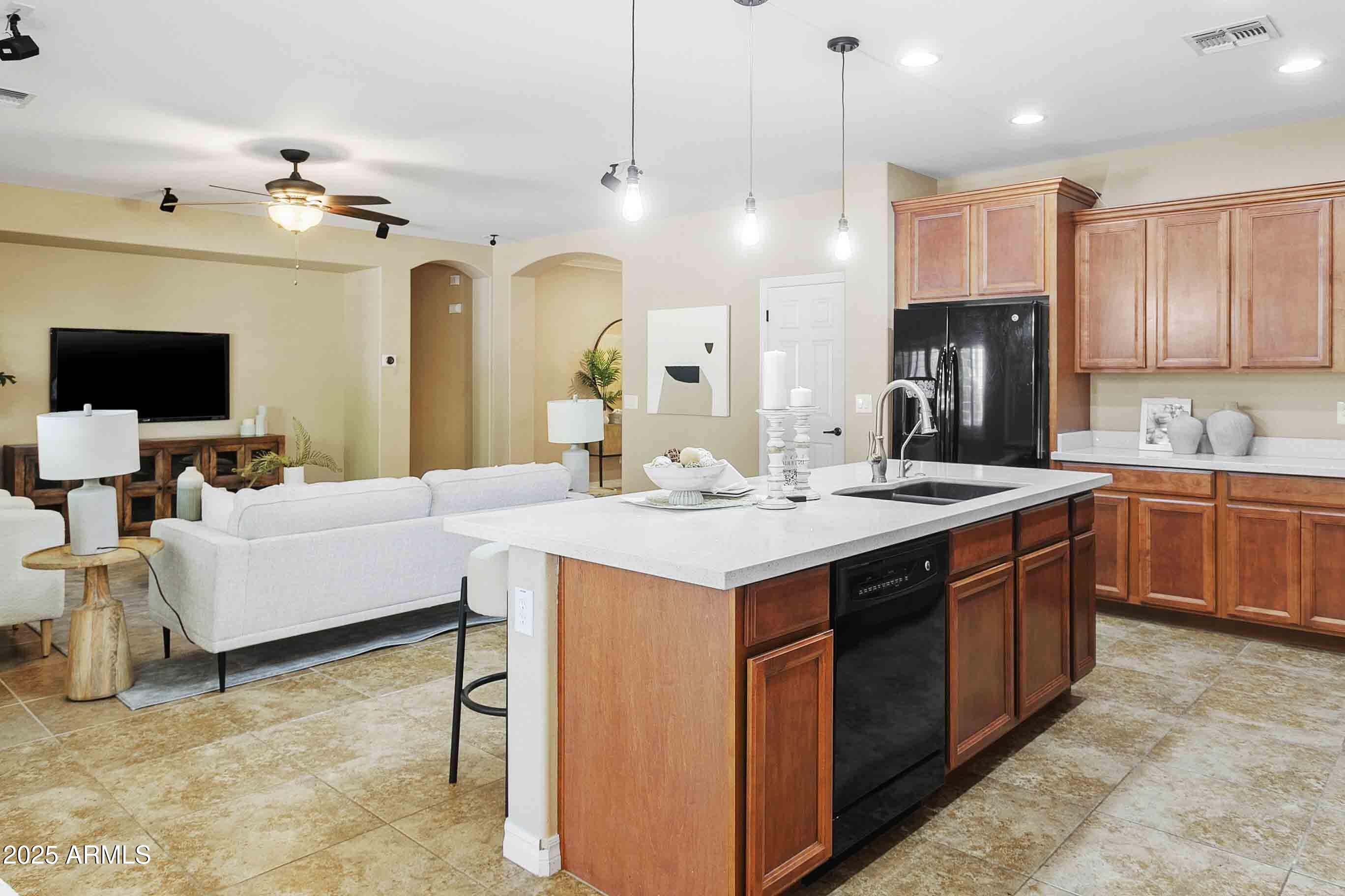 2736 E Sourwood Drive