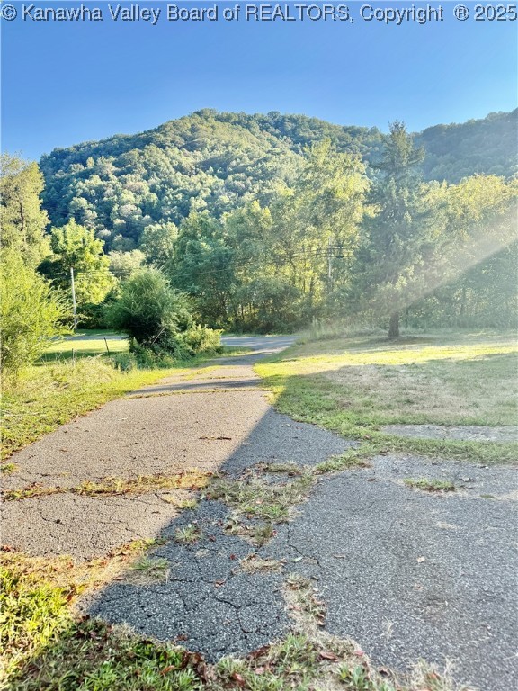 572 McClellan Highway