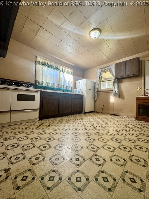 572 McClellan Highway