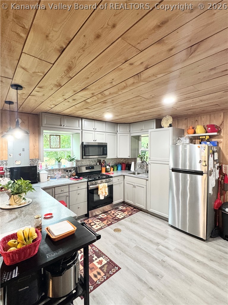 3822 Elk River Road