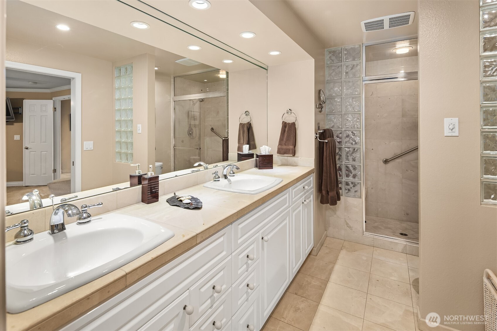 16925 Inglewood Road NE Unit: B307