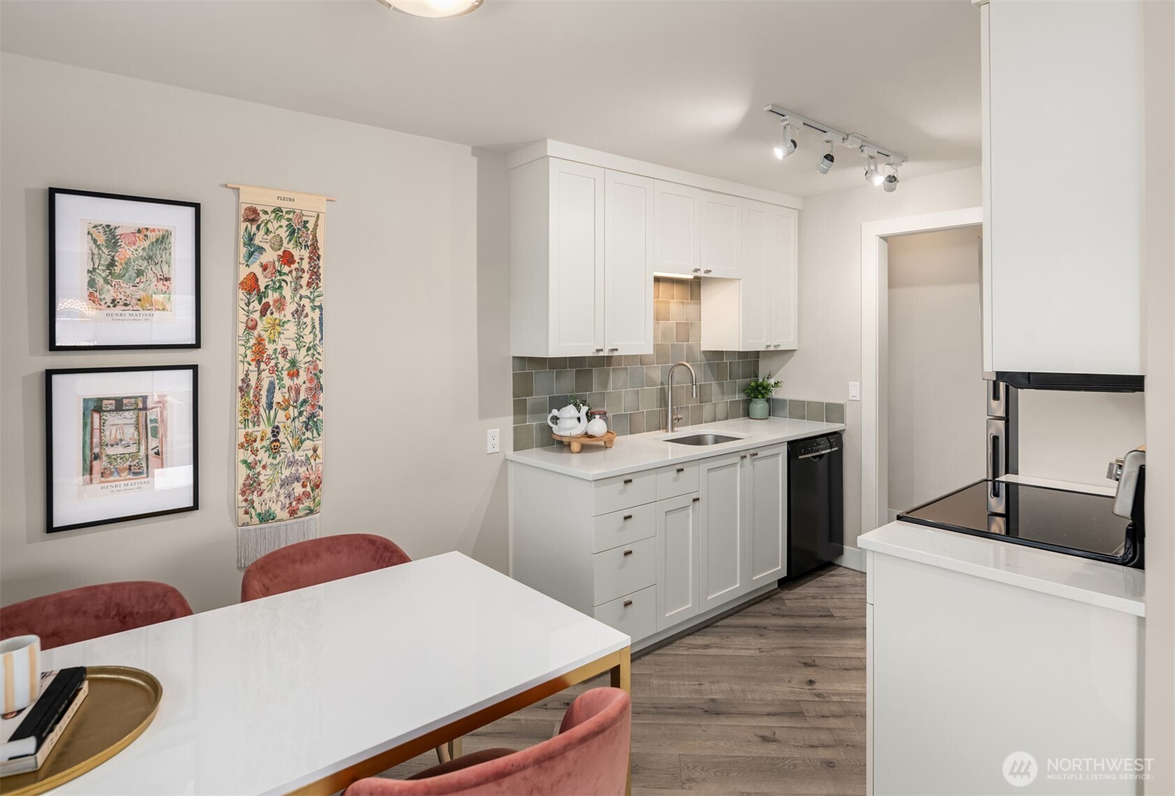 7300 Woodlawn Avenue NE Unit: 401