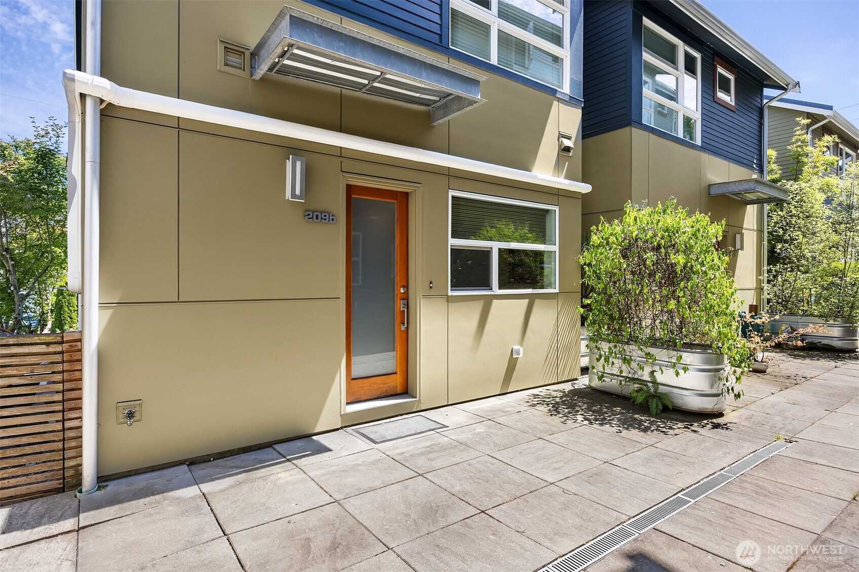209 27th Avenue E Unit: B