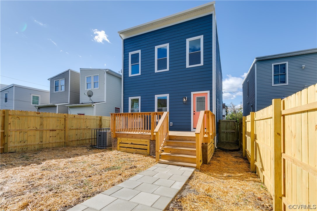 1215 N 24th St