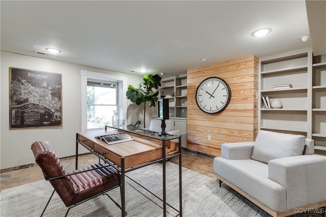 215 N 28th St