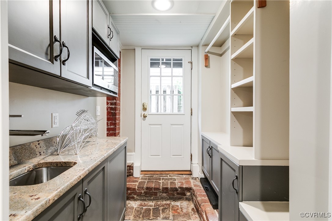 215 N 28th St