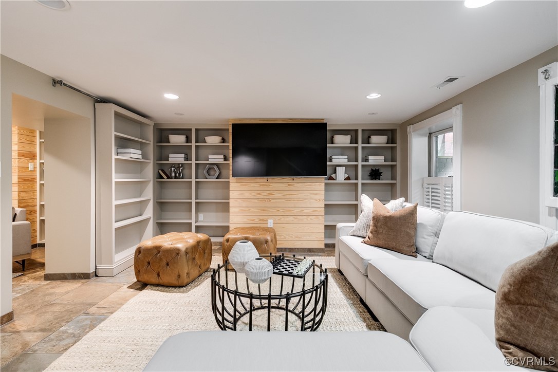 215 N 28th St