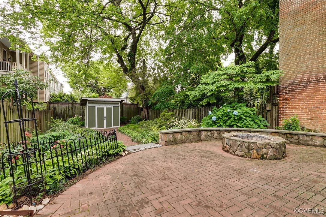 215 N 28th St