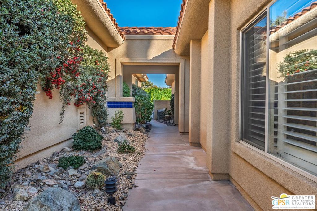 153 E Kavenish Drive