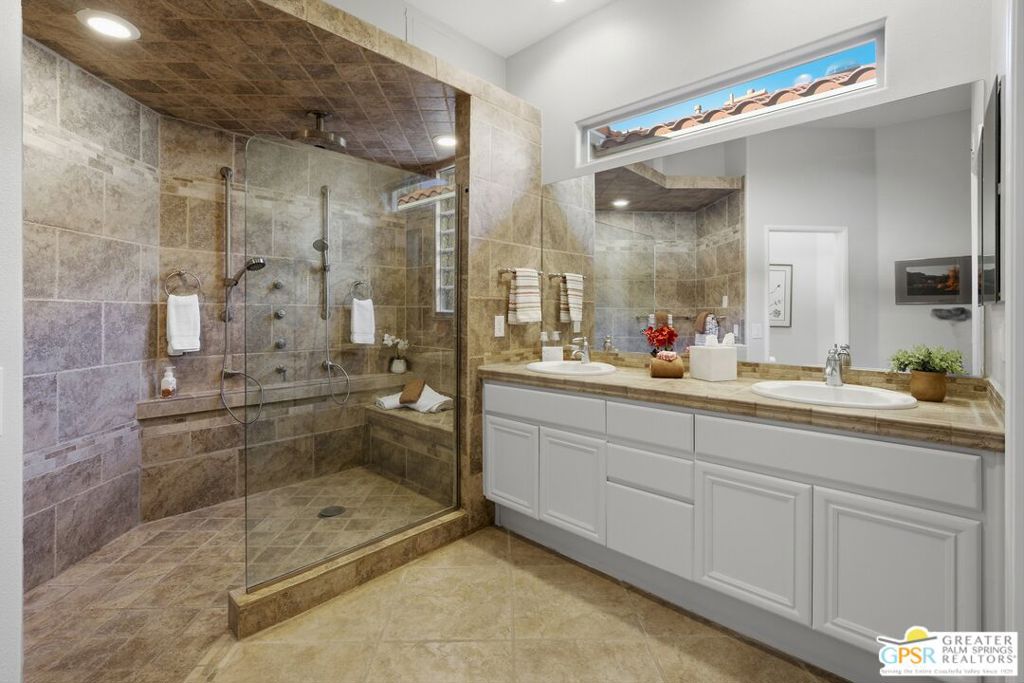 153 E Kavenish Drive