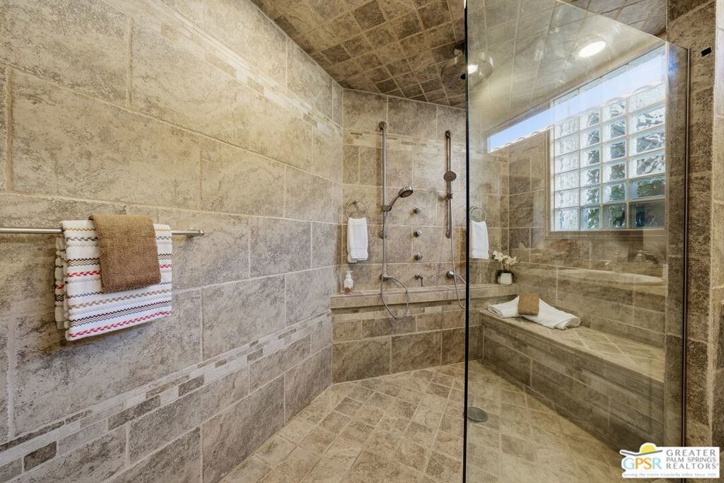 153 E Kavenish Drive