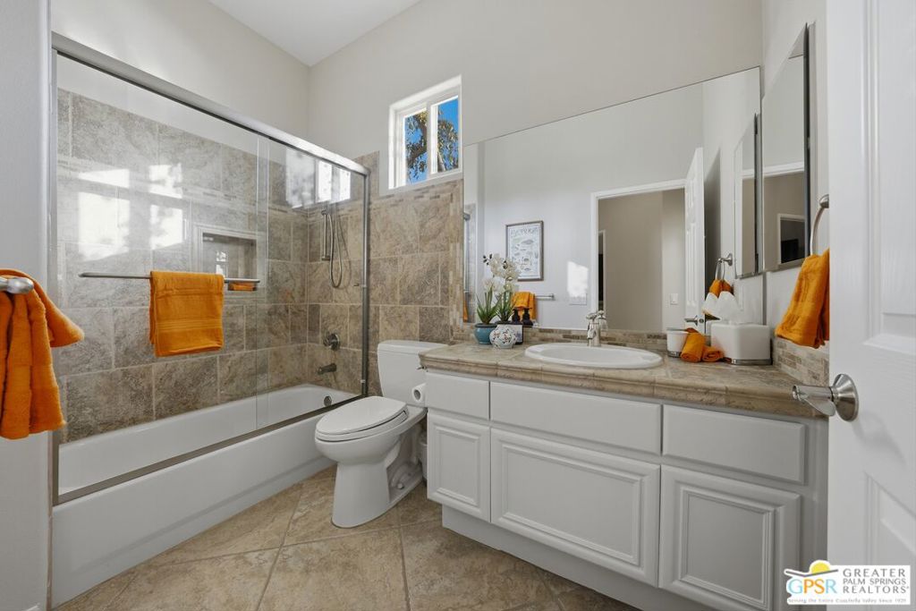 153 E Kavenish Drive