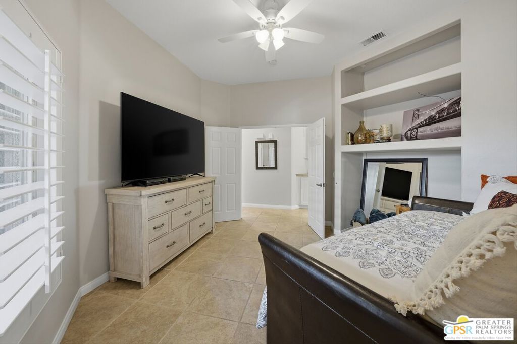 153 E Kavenish Drive