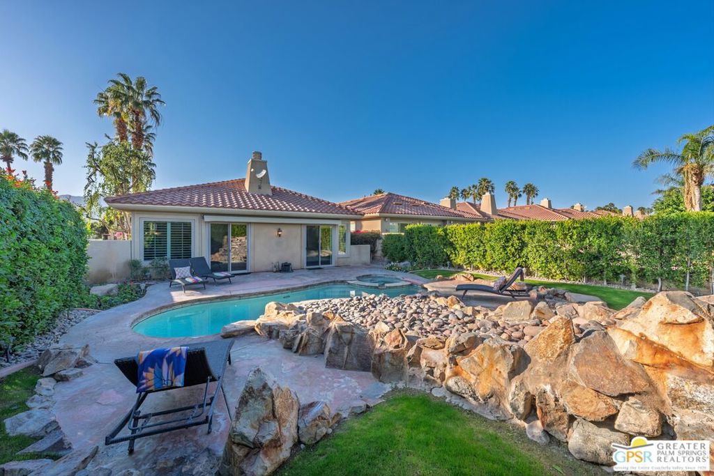 153 E Kavenish Drive