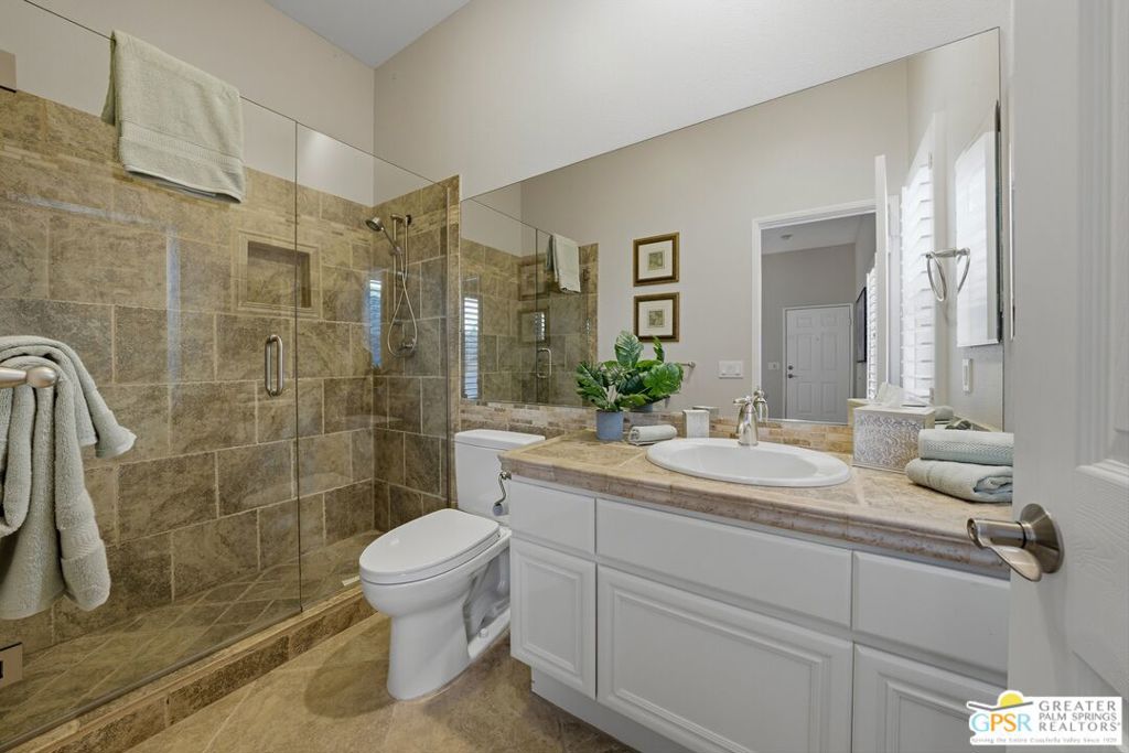 153 E Kavenish Drive