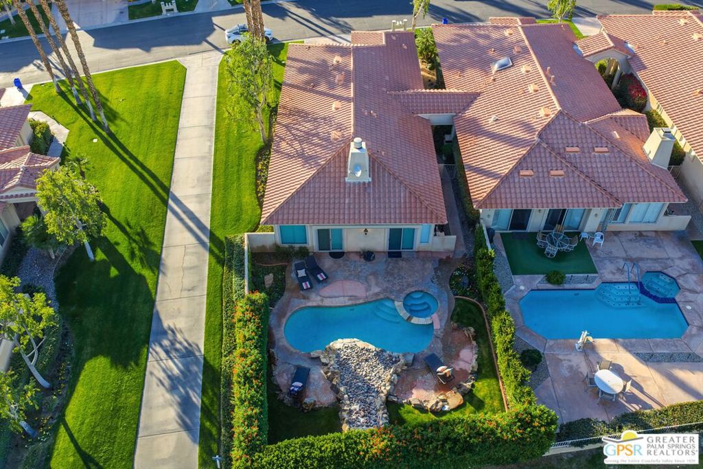 153 E Kavenish Drive