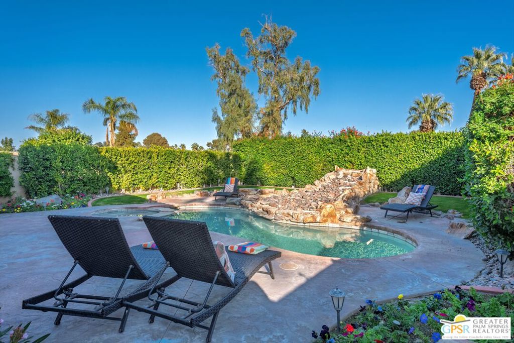 153 E Kavenish Drive