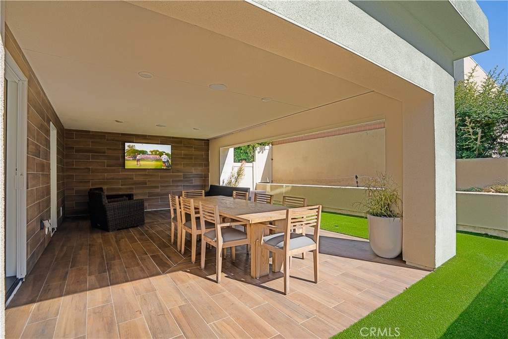 2765 Doheny