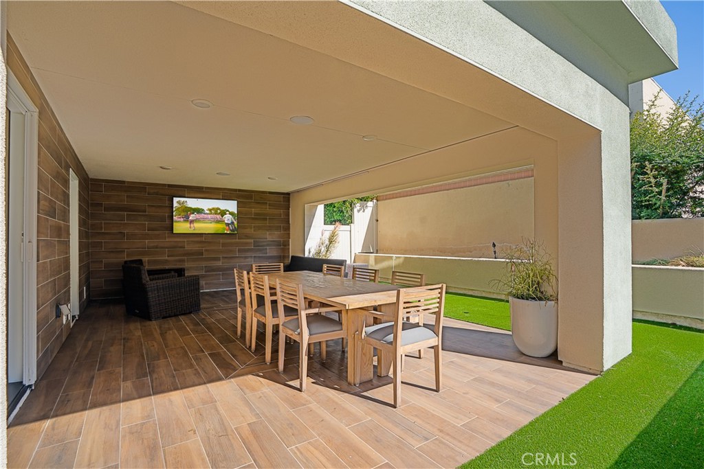 2765 Doheny