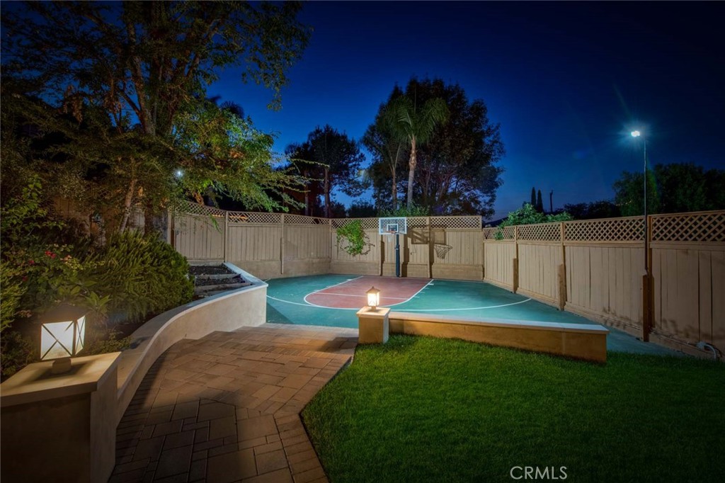 10385 Cresthaven Lane