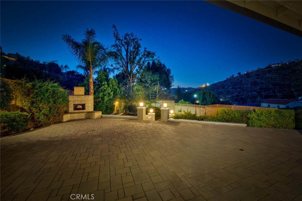 10385 Cresthaven Lane