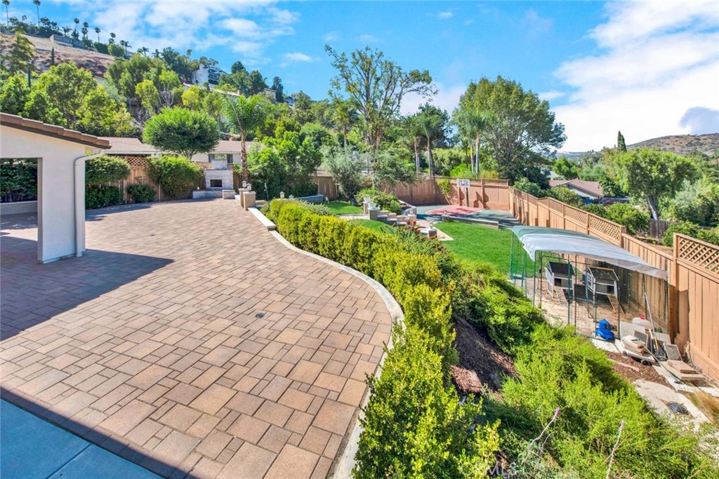 10385 Cresthaven Lane