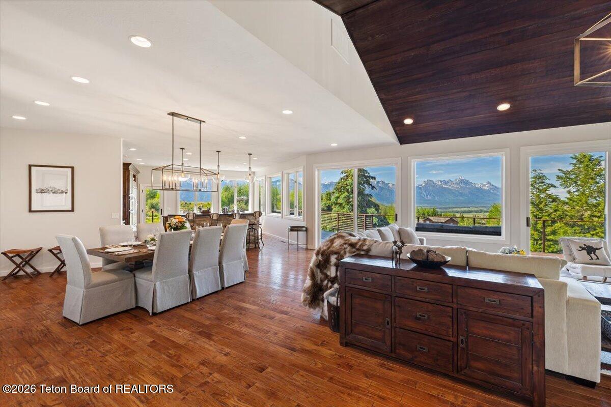 365 W CALLIOPE Drive
