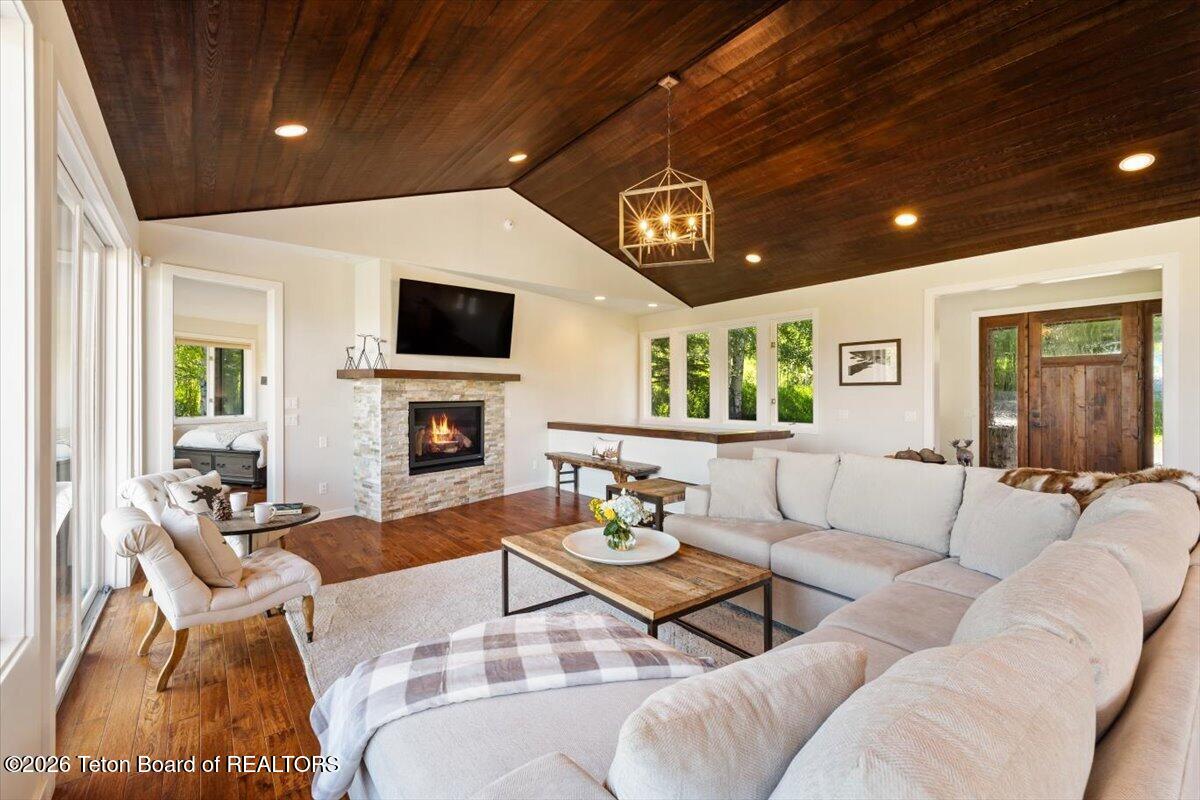 365 W CALLIOPE Drive